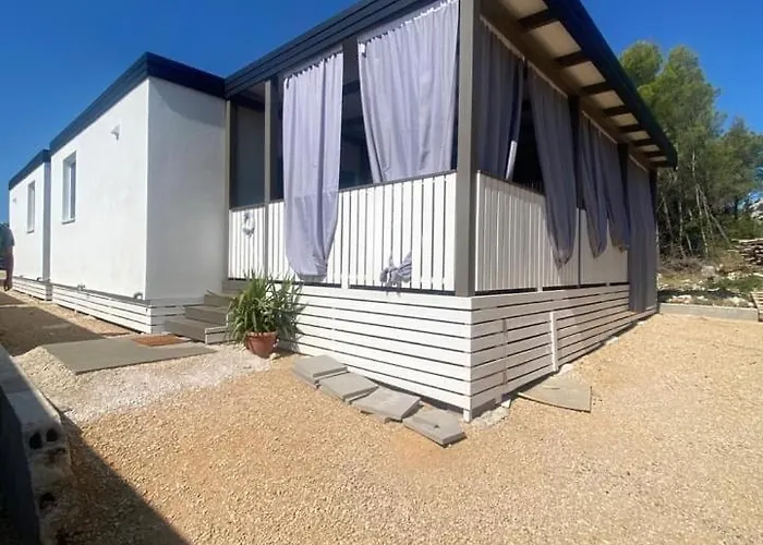 Vakantiehuis Serenity House, Cozy Familly Place, Free Parking, Seaside, In Dalmacia, Drage, Kamp Maslina