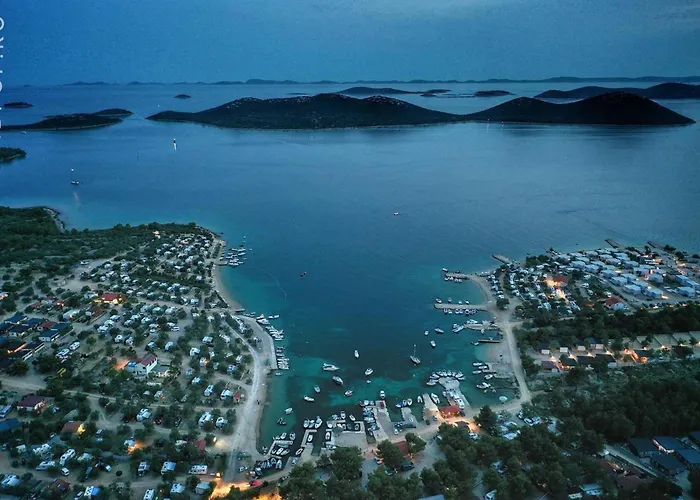 Vakantiehuis Serenity House, Cozy Familly Place, Free Parking, Seaside, In Dalmacia, Drage, Kamp Maslina *