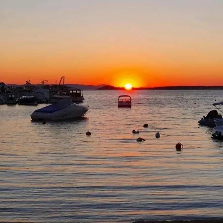 Serenity House, Cozy Familly Place, Free Parking, Seaside, In Dalmacia, Drage, Kamp Maslina Drage