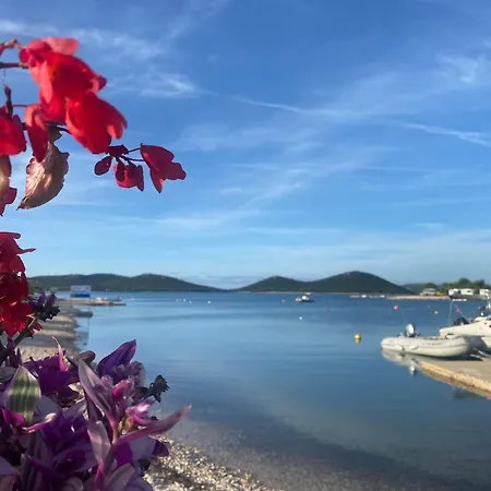 Hébergement de vacances Serenity House, Cozy Familly Place, Free Parking, Seaside, In Dalmacia, Drage, Kamp Maslina *
