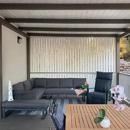 Serenity House, Cozy Familly Place, Free Parking, Seaside, In Dalmacia, Drage, Kamp Maslina Holiday home