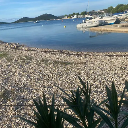 Serenity House, Cozy Familly Place, Free Parking, Seaside, In Dalmacia, Drage, Kamp Maslina Hébergement de vacances