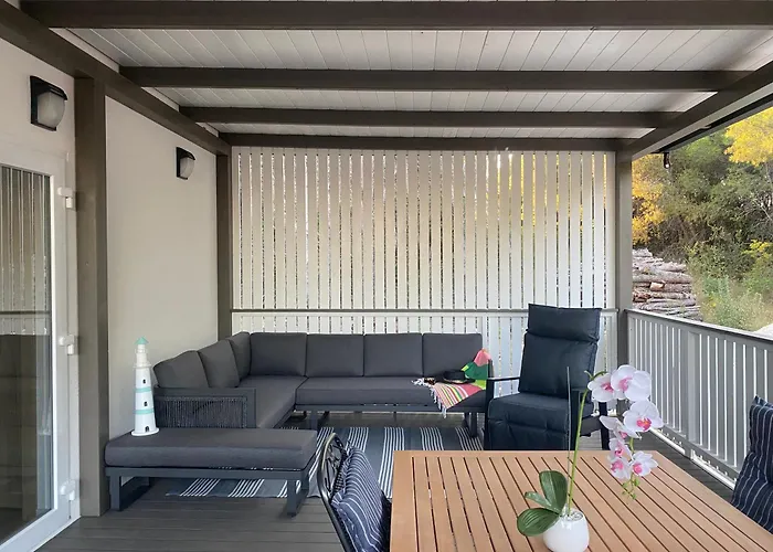 Serenity House, Cozy Familly Place, Free Parking, Seaside, In Dalmacia, Drage, Kamp Maslina Tatil Evi