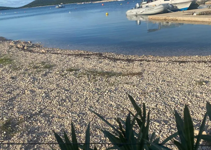 Serenity House, Cozy Familly Place, Free Parking, Seaside, In Dalmacia, Drage, Kamp Maslina Nyaraló